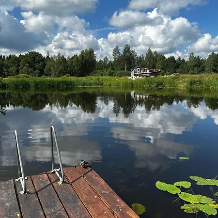 Kaljusaare Puhkemaja *
